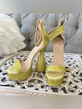 AZALEA WANG Lime Crystal Platform Sandals Women’s 11 NEW